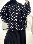 Chemisier noir à pois blancs, coupe fluide oversize