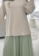 T-shirt taupe brodé illustration matcha, coupe ample couvrante